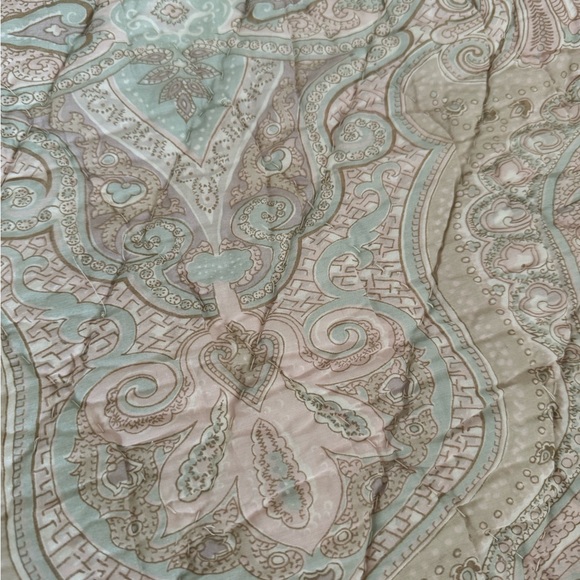 Pottery Barn Aubrey Paisley Full/Queen Quilt With 2 Standard Shams - Picture 5 of 10